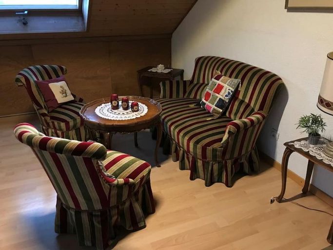 2-room-apartment with shared garden place and view on nature reserve, Nidau