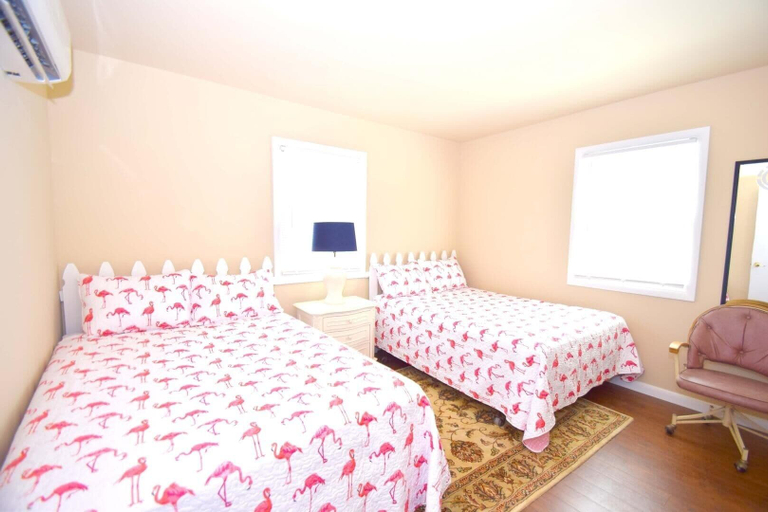 Room 5, Bayshore Drive 211 3 Bedroom Home by RedAwning, Worcester