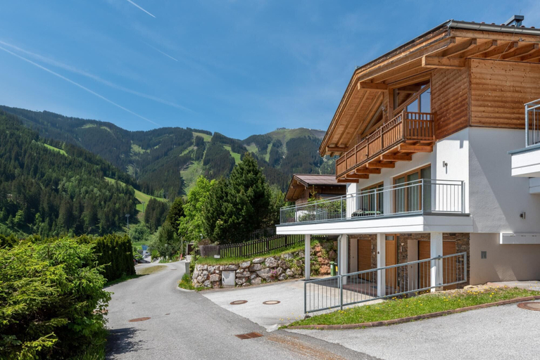 Room 3, Seventeen Schmittental Near ski Lift, Zell am See