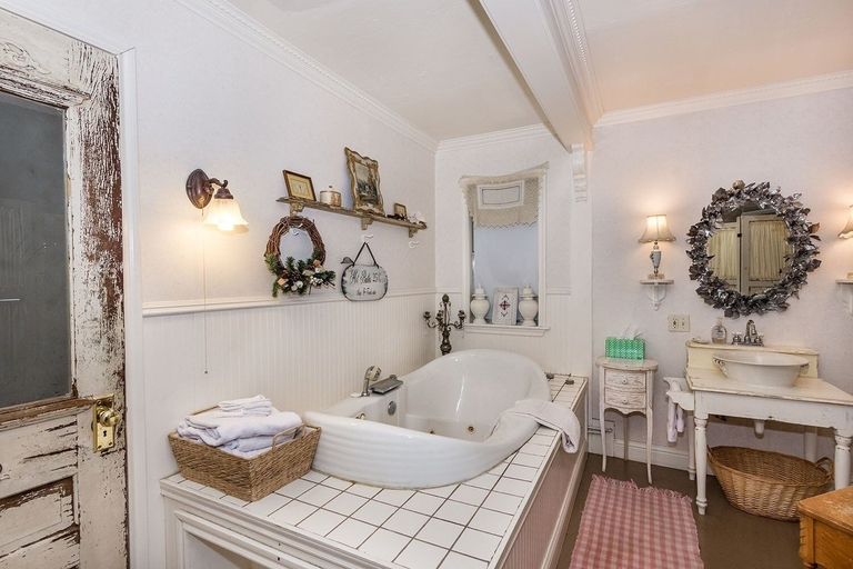 Bathroom 4, Binky's Summer Afternoon Studio Bedroom Cottage by RedAwning, Gillespie