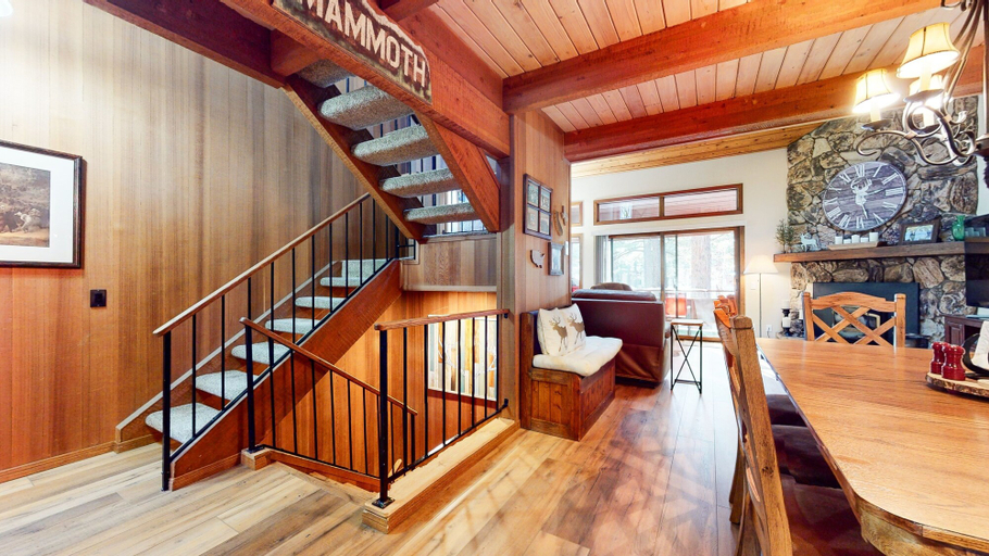 Interior 4, Winterset #3 3 Bedroom Condo by RedAwning, Mono