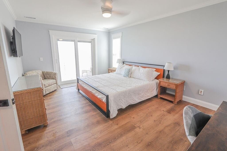 Room 2, Nauti Time 5 Bedroom Home by RedAwning, Brunswick