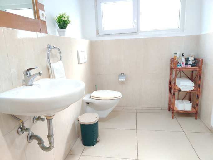 Bathroom 3, Beach Road Oasis, Shama Ahanta East