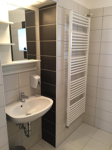 Others 5, Pizza Tabor Apartman, Miskolci