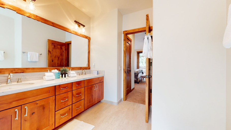 Bathroom 4, Graystone #2024 4 Bedroom Home by RedAwning, Mono
