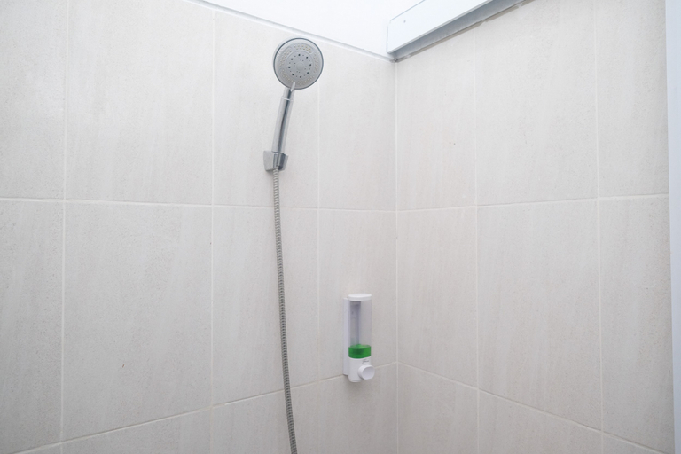 Bathroom 3, RedDoorz near INSTIPER Yogyakarta, Sleman