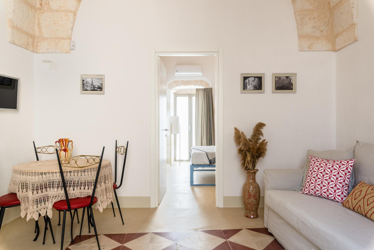 Room 4, Cementine Traditional Suite 11 by Wonderful Italy, Brindisi