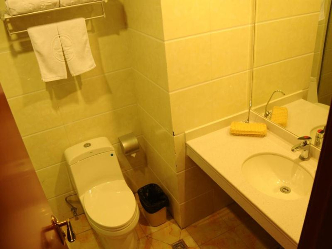 Bathroom 4, Green Tree Inn Heze Juye County West 1st Middle School, Heze