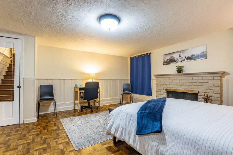 Bedroom 5, Spacious 4BR CozySuites in Old Town Alexandria, Alexandria