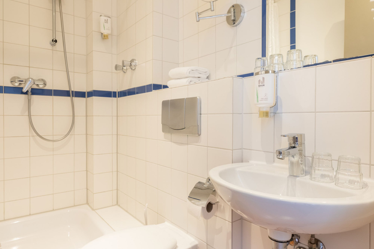 Bathroom 5, Hotel Aldea Berlin Centrum, Berlin