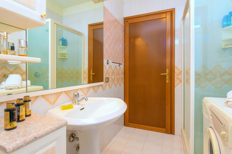 Bathroom 5, Villaggio dei Fiori - Viola, Brescia