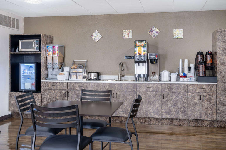 Super 8 by Wyndham Owatonna, Steele