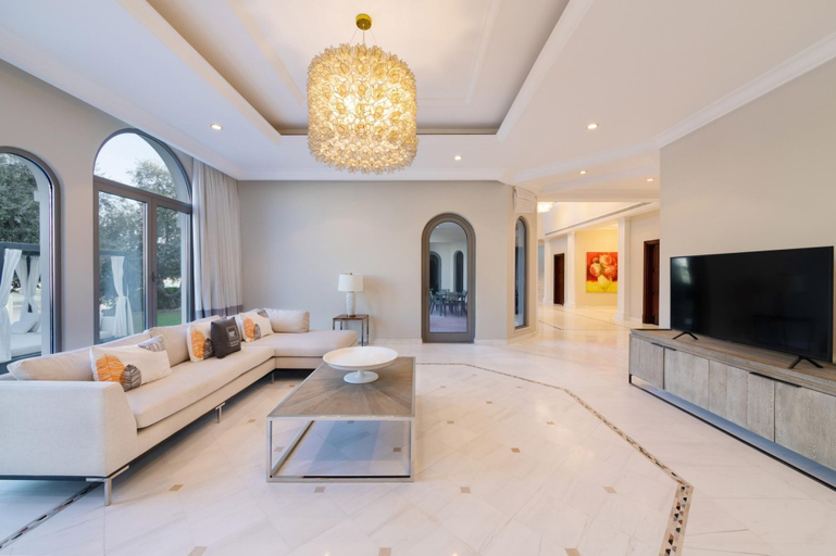 Room 3, Private Pool Beach Access Villa w Cinematic Vws, Dubai