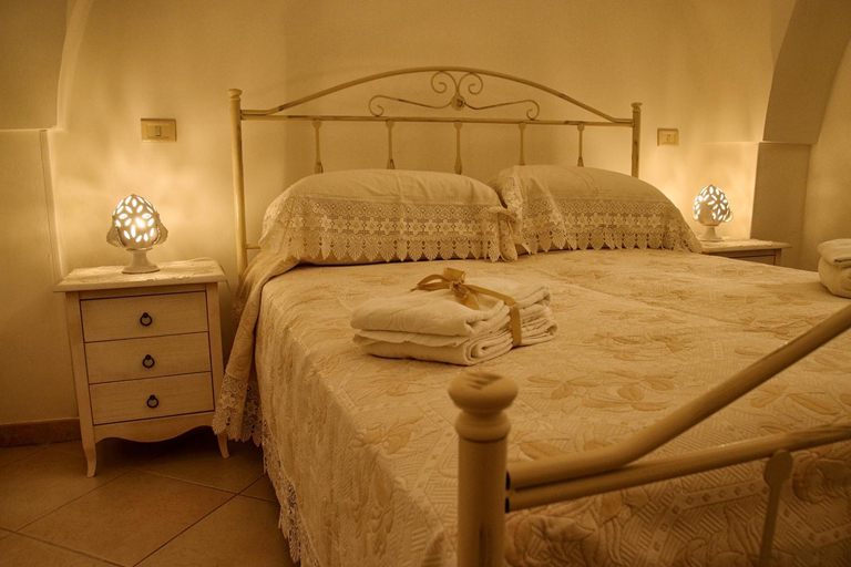 Bedroom 2, CASETTA nel Centro Storico di Cisternino, Brindisi