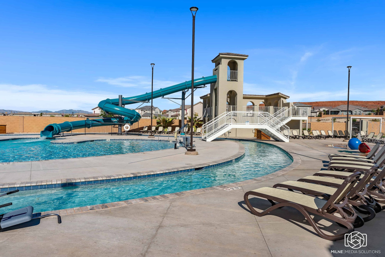 Sport & Beauty 5, Stay N Play by RedAwning, Washington