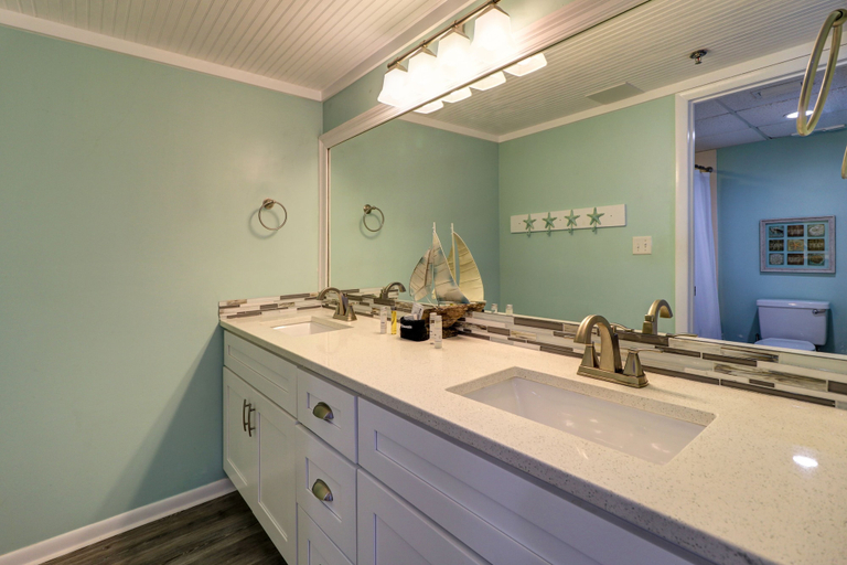 Bathroom 2, The Perfect Escape! Long Beach Resort-8th Floor-gulf Front With Amazing Views, Bay