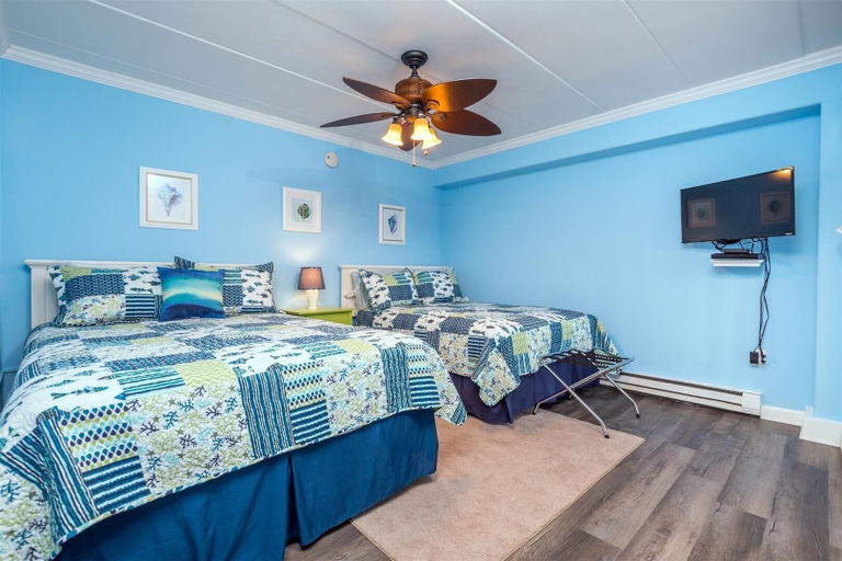 Room 5, High Point South 1c 2 Bedroom Condo by RedAwning, Worcester