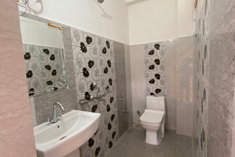 Bathroom, Goroomgo Mansarovar Inn Munsyari, Pithoragarh