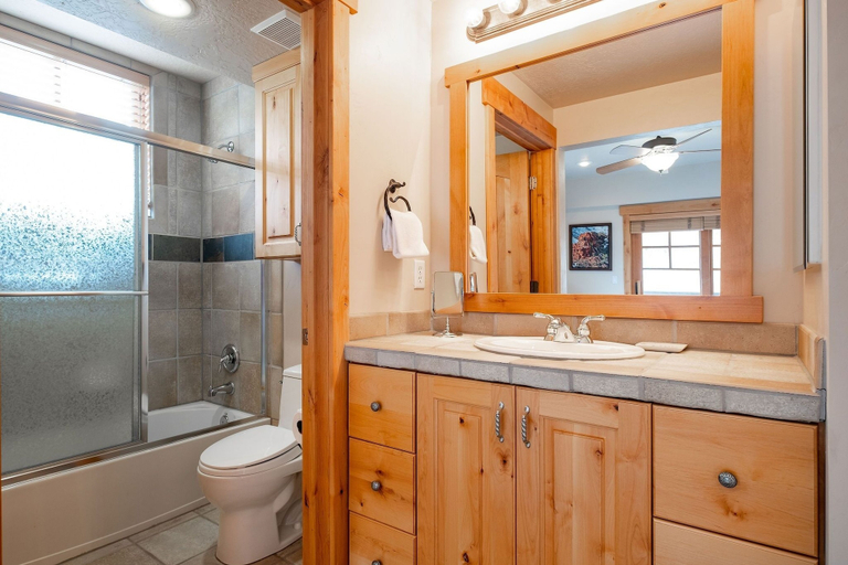 Bathroom 3, Town Pointe C201 3 Bedroom Condo by RedAwning, Summit
