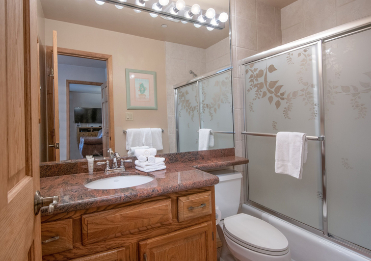Bathroom 2, Townsend Place B103 2 Bedroom Condo by RedAwning, Eagle