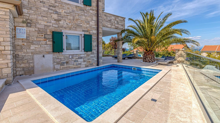 Others 4, Villa Milena, Umag
