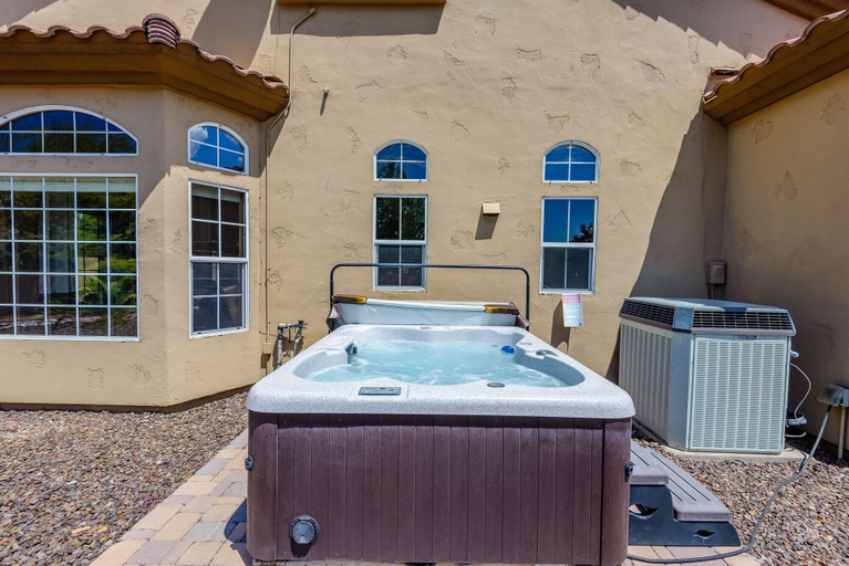 Outdoor spa tub 2, Casa Dynamite 4 Bedroom Home by RedAwning, Maricopa