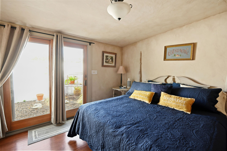 Room 5, Czech 1 Bedroom Cabin by RedAwning, Gillespie