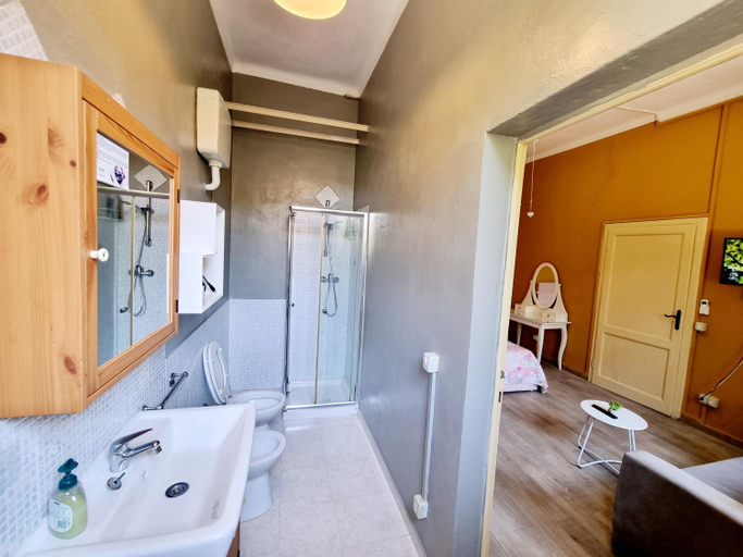Bathroom 3, Rose Guest House, Pisa
