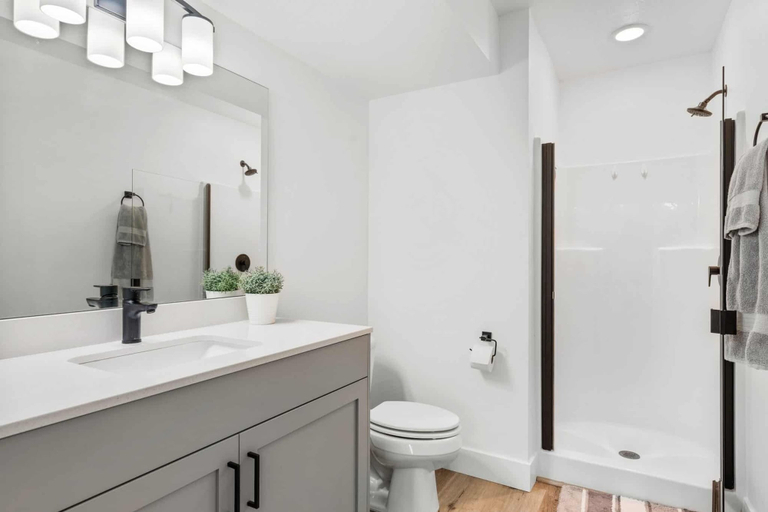 Bathroom 5, Breakaway at Desert Color #91 condo, Washington
