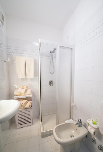 Bathroom, Peler Beths House, Verona