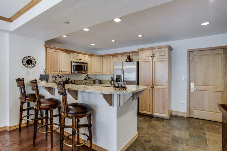 Private kitchen 4, Luxurious 3 bedroom 3 bath condo! 3 Condo by RedAwning, Eagle