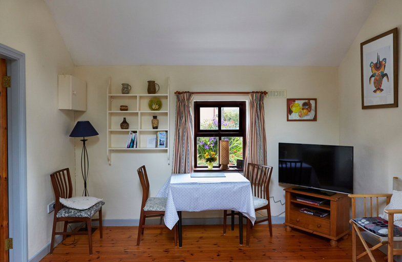 Others 5, Sea View 1-bed Cottage With Private Garden