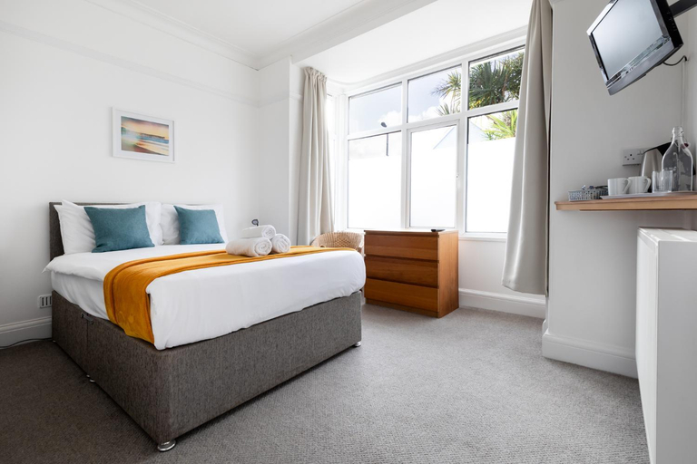 Bedroom 2, Oasis House, Cornwall