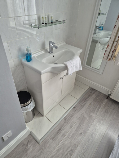 Bathroom 3, Shenandoah House, Kent