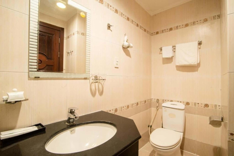 Bathroom 3, Binh Hung Hotel, Ho Chi Minh City
