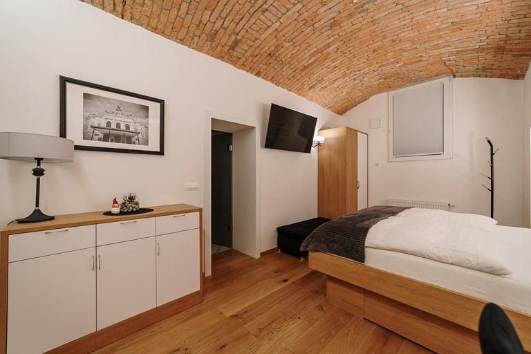 Bedroom 2, Operna klet Ljubljana, Ljubljana