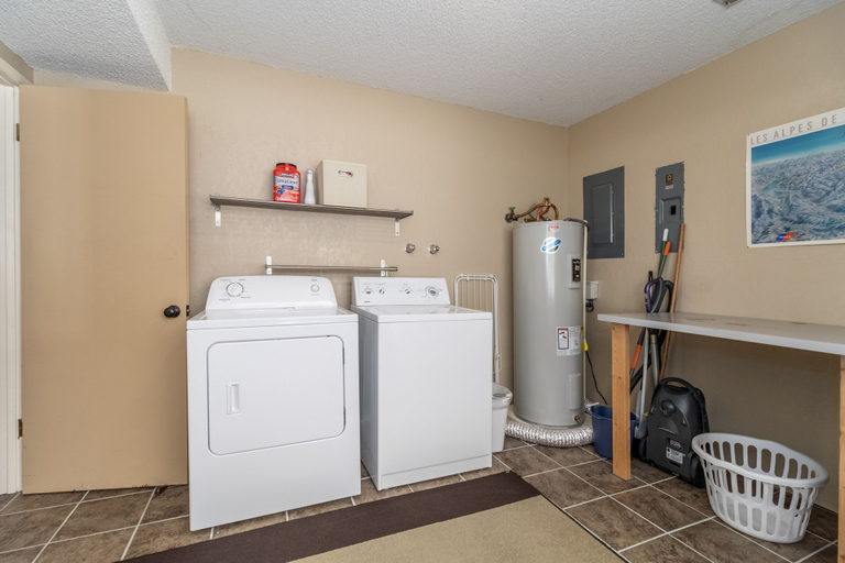 Laundry, Maple Leaf Lodge 3 Bedroom Home by NW Comfy Cabins by RedAwning, Chelan
