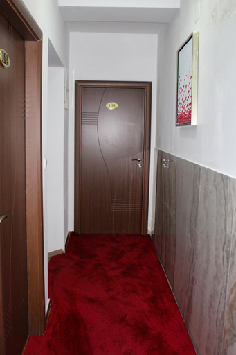 Others 5, Hotel Kika, Kavajës