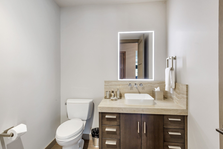 Bathroom 5, Premium Three Bedroom 3 Apartment Hotel by RedAwning, Summit