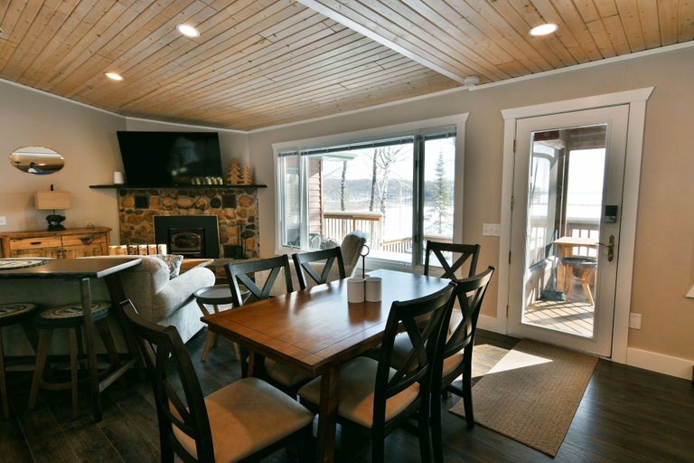 Food & Drinks 4, Spruce Haven 3 Bedroom Home by RedAwning, Sawyer
