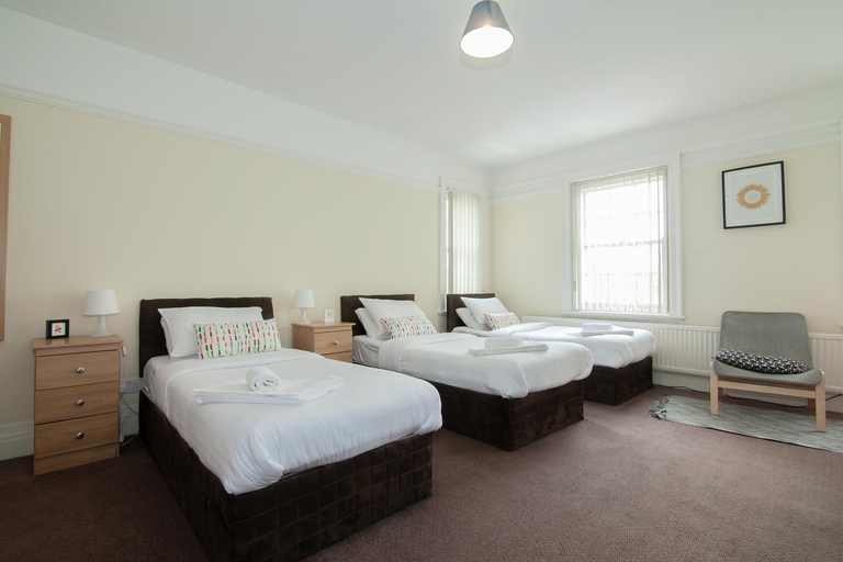 2, The Jollys, Sefton