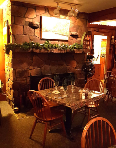 Food & Drinks 4, The Wilderness Inn: Chalets, Essex