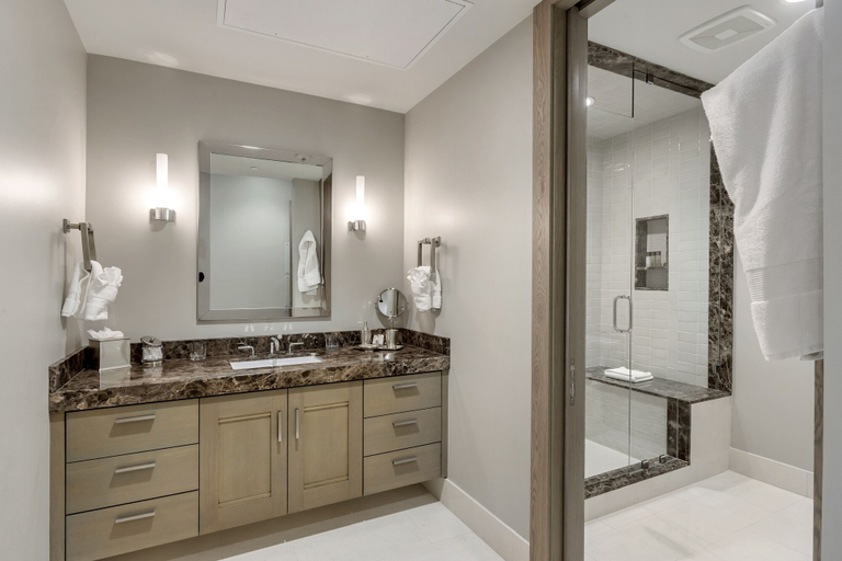 Bathroom 4, Premium Junior Three Bedroom 3 Apartment Hotel by Redawning, Summit