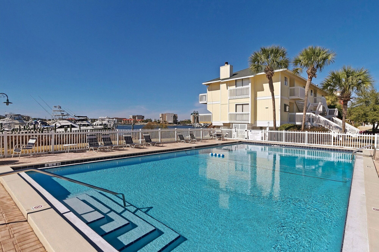 Sport & Beauty 5, SPC 9232 is a Beautiful recently upgraded 2 BR with Free Beach Service by RedAwning, Okaloosa