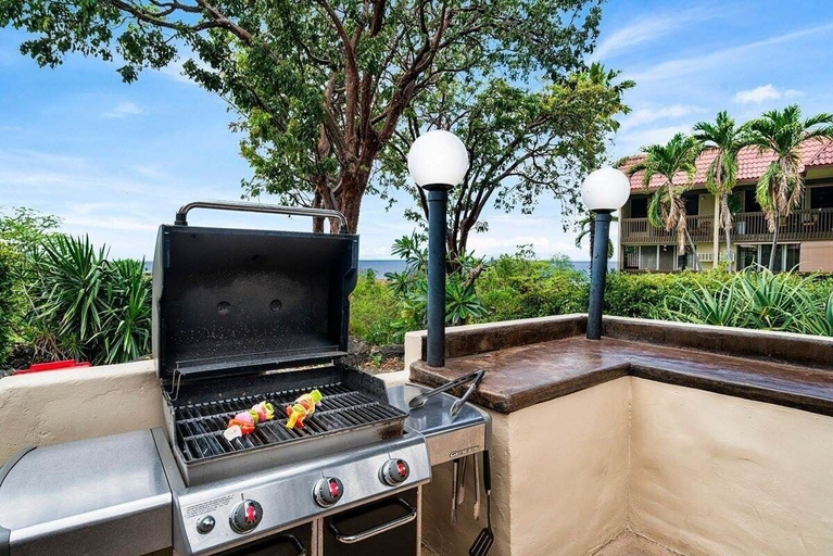 Food & Drinks 5, OCEAN VIEW 2 BEDROOM DOWNTOWN CONDO 2 Condo by RedAwning, Hawaii