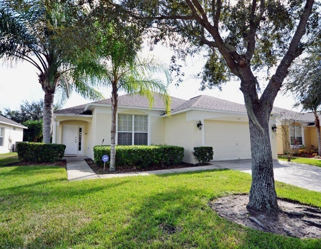 Palm Villa 4 Bedroom Home by RedAwning, Polk