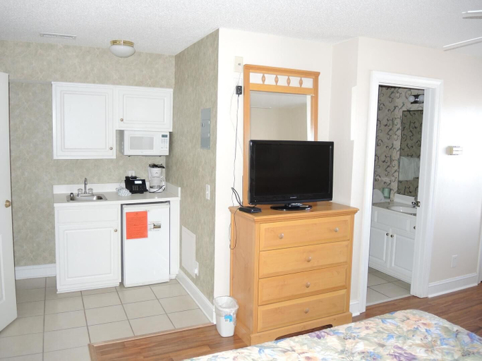 Room 2, 1509l Home by RedAwning, Brunswick