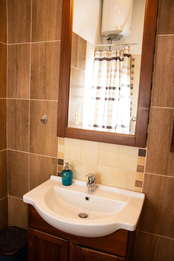 Bathroom 3, Andrassy Chic Apartment, Budapesti