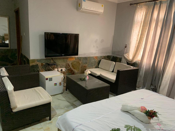 Bedroom 4, 1bed Apartment - Parking, Wifi, Balcony, Bbq, Tema