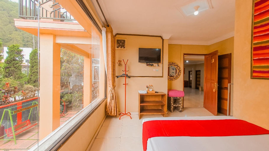 Exterior & Views 25